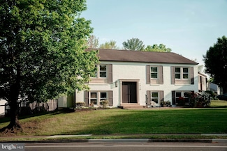 1010 Hertford St, Herndon, VA 20170