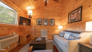 122 Quail Roost Dr, Cosby, TN 37722