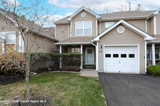 66 Twin Ponds Dr, Kingston, NY 12401
