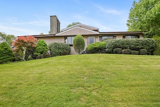 223 Sterling Rd, Trumbull, CT 06611