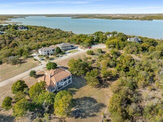 1123 Mallard Pointe Dr, Cedar Hill, TX 75104