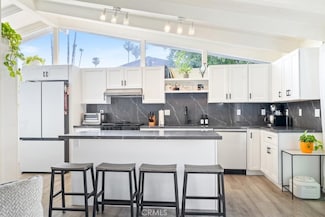 19842 Gilmore St, Woodland Hills, CA 91367