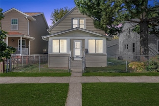 708 7th St SW, Cedar Rapids, IA 52404