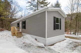 8 Reservoir Rd, Brattleboro, VT 05301