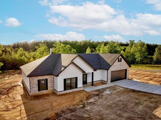 1068 Creekwood Cir, Bauxite, AR 72011