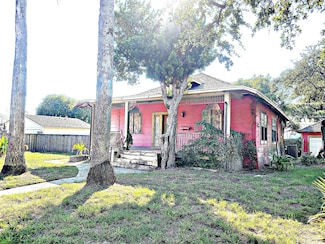 819 N Austin St, Rockport, TX 78382