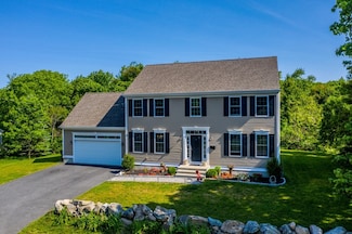 127 Russells Mills Rd, Dartmouth, MA 02748