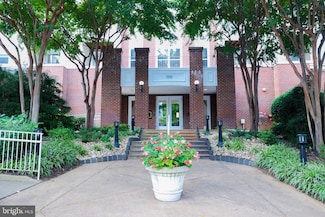 1641 International Dr Unit 404, McLean, VA 22102