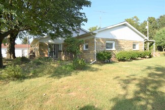 550 West St, Worthington, IN 47471