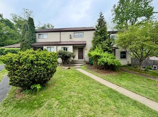 29 Sycamore Dr, Beacon, NY 12508