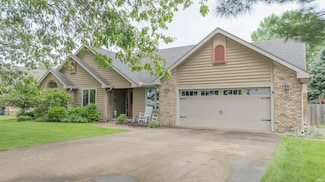208 E Terrace Bay Ct, Monticello, IN 47960