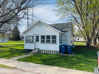 401 E Wood St, Colfax, IL 61728