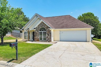 604 Camden Cove Ln, Calera, AL 35040