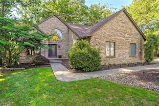 370 Wilcox Rd, Youngstown, OH 44515