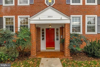 2932 S Buchanan St Unit B2, Arlington, VA 22206