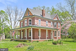 369 Mountain Rd, Boiling Springs, PA 17007