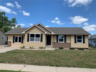 1413 W Washington St, Winterset, IA 50273
