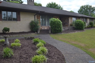 205 Collier Dr, Albertville, AL 35951