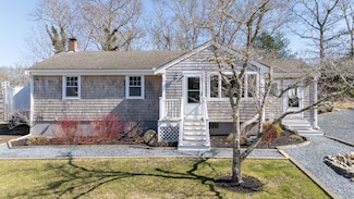 10 Marilyn Rd, Buzzards Bay, MA 02532