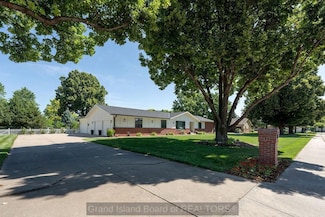 706 Grand Ave, Grand Island, NE 68801