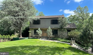 3 Pear Tree Ln, Lafayette Hill, PA 19444