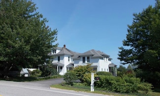 541 E Main St, Yarmouth, ME 04096