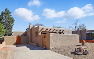 2715 Santa Cruz Ave SE, Albuquerque, NM 87106