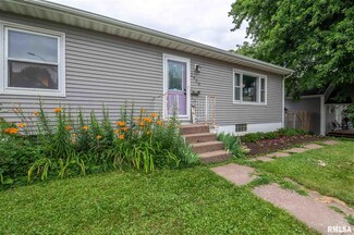 2404 Central Ave, Bettendorf, IA 52722
