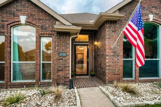 1708 Blackstone Dr, Carrollton, TX 75007