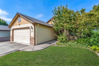 920 Village Cir, Medford, OR 97504