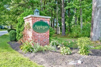 16 Applegate Ln, Falmouth, ME 04105