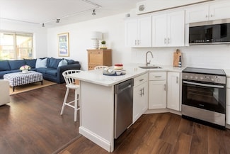 145 Pinckney St Unit 102, Boston, MA 02114