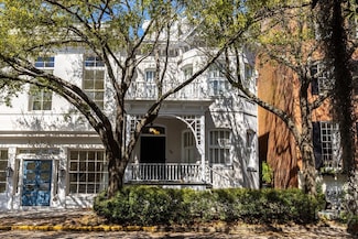 24 W Harris St, Savannah, GA 31401