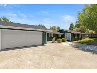 140 Peppertree Ct, Roseburg, OR 97471