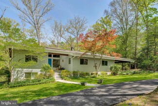 10611 Allenwood Ln, Great Falls, VA 22066
