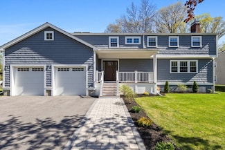 8 Whispering Hill Rd, Woburn, MA 01801