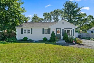 92 Martin St, Buzzards Bay, MA 02532
