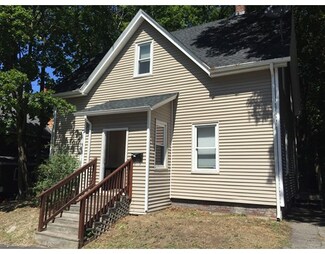 17 Oliver St, Worcester, MA 01603