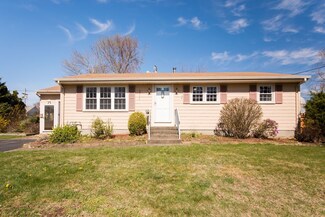 71 Sebastian St, Somerset, MA 02726