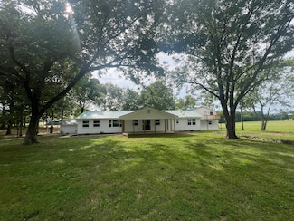 5780 Berry Rd, Cypress Inn, TN 38452