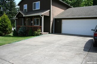315 7th St, Scotts Mills, OR 97375