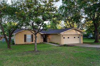 1019 Patricia Dr, Sherman, TX 75090