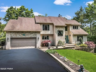 104 Chapel Ct, Greentown, PA 18426