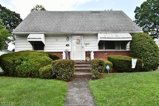 19 Florence Place, Elmwood Park, NJ 07407