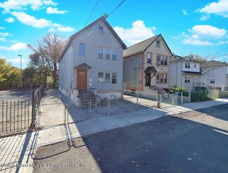 82 Brabant St, Staten Island, NY 10303