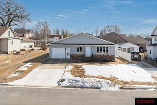 314 N Moore St, Blue Earth, MN 56013