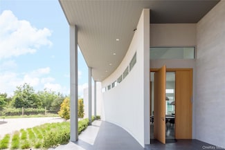 15105 Oregon Rd, Cutchogue, NY 11935