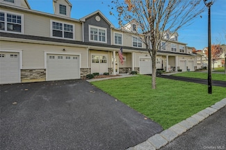 134 Halley Dr, Center Moriches, NY 11934