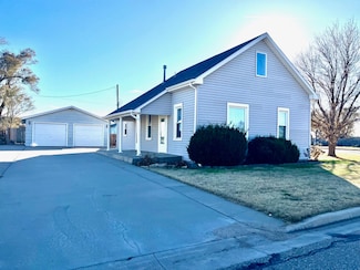 118 Arapahoe St, Schoenchen, KS 67667