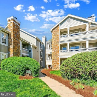 13085 Autumn Woods Way Unit 301, Fairfax, VA 22033